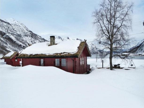 कभी-कभी आप सिर्फ स्कैंडेनेविया के लिए कहीं जाना चाहते हैं और झील के किनारे एकांत घर में रहते हैं। फोटो: यैंडेक्स। चित्रों