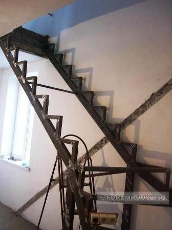 धातु लकड़ी सीढ़ियों फ्रेम।