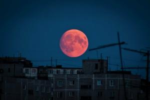 "खूनी" चाँद। कैसे मानव स्वास्थ्य पर एक चंद्र ग्रहण करता है?