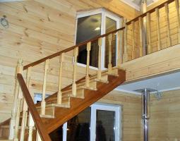 विशेषताएं निजी घरों में डिजाइन और सीढ़ियों का निर्माण