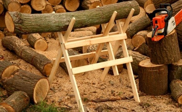 जलाऊ लकड़ी के लिए मानक लकड़ी के बॉक्स।