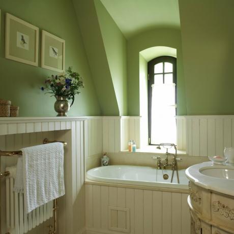 हरे टन में एक बाथरूम। फोटो स्रोत: devhata.ru