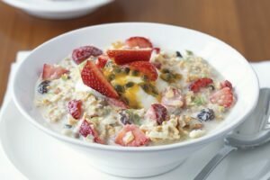 उपयोगी Muesli और उन्हें कैसे घर पर बनाने के लिए करता है, तो