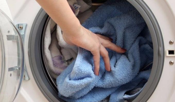 प्रत्येक मशीन कपड़े धोने के वजन पर एक सीमा होती है